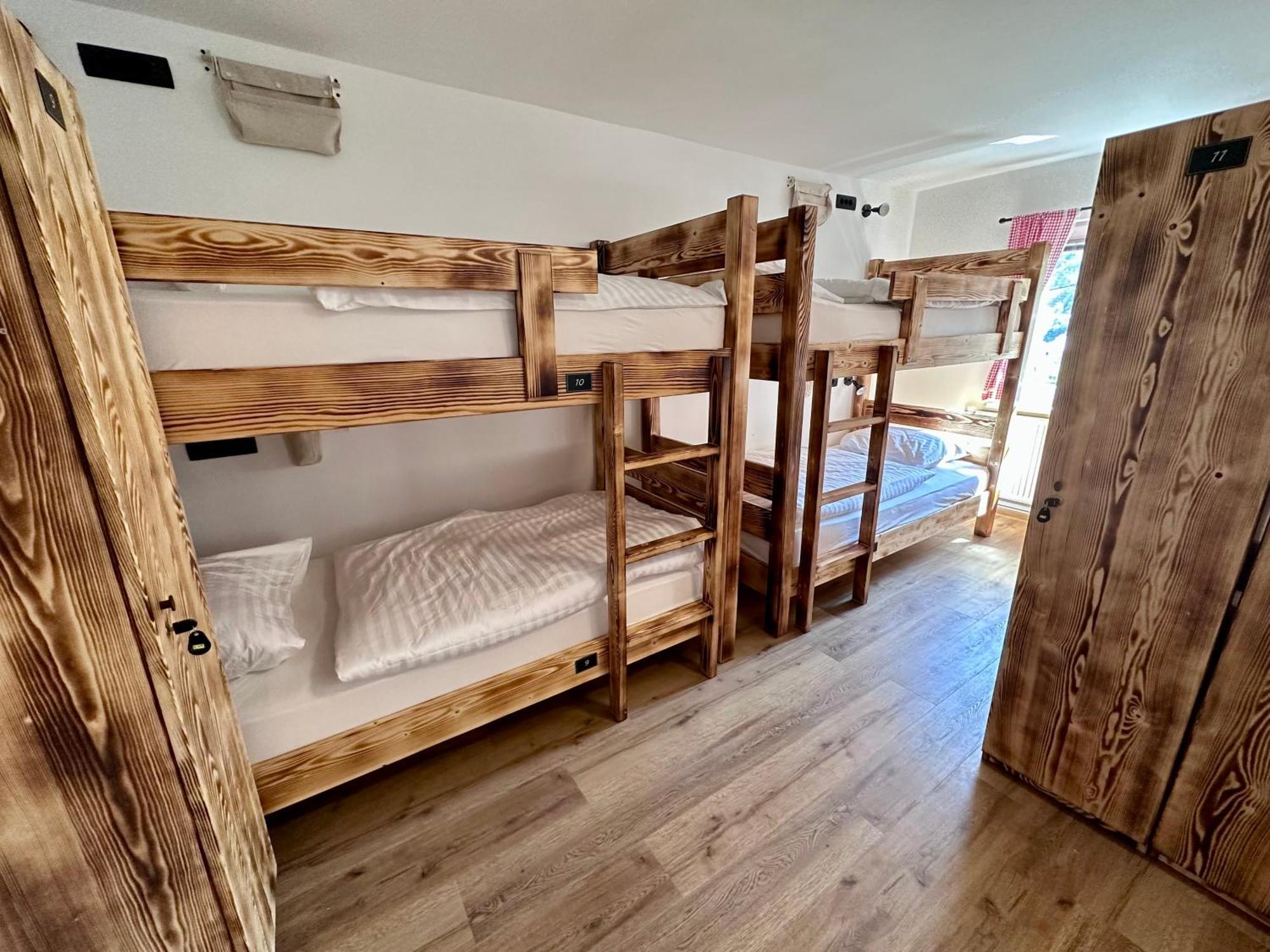 Bajta Kroparica Ngoại thất bức ảnh