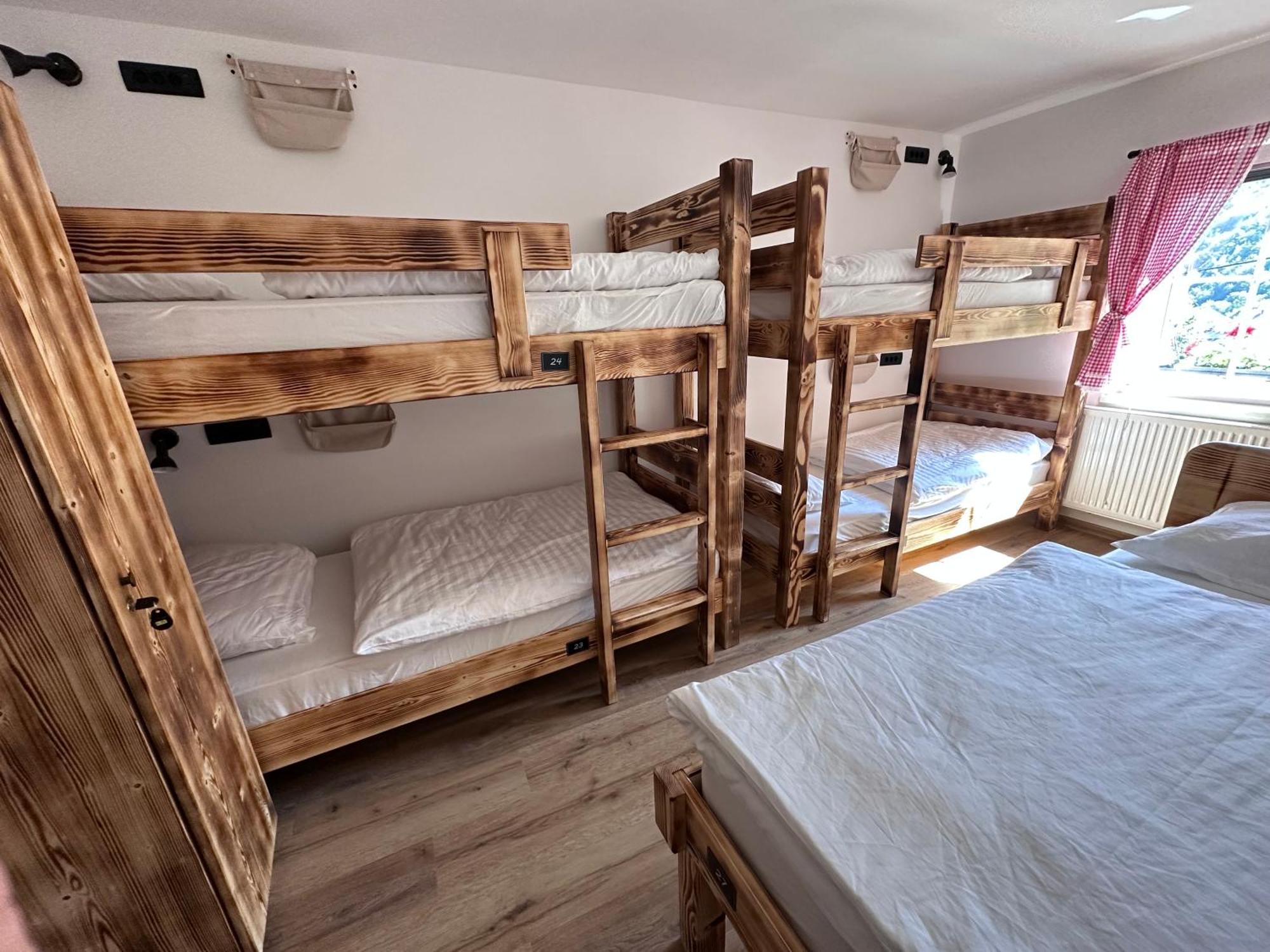 Bajta Kroparica Ngoại thất bức ảnh